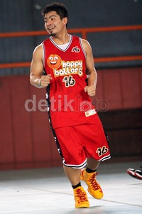 Bams 'Samsons' jadi pebasket. Ridho/detikHOT.