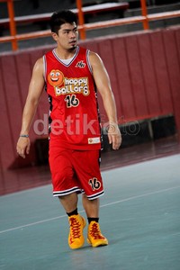 Bams saat bermain basket. Ridho/detikHOT.