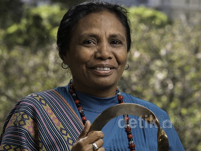 Aleta Baun Raih Goldman Environmental Prize 2013