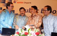 Sepanjang tahun 2012, PT Astra Otoparts Tbk membukukan pendapatan bersih sebesar Rp 8,28 triliun, mengalami peningkatan 12,4% dibanding tahun sebelumnya yaitu sebesar Rp 7,36 triliun. Sementara untuk laba Bruto mengalami peningkatan menjadi Rp 1,36 triliun atau naik sebesar 9,6%. (dok. Astra).