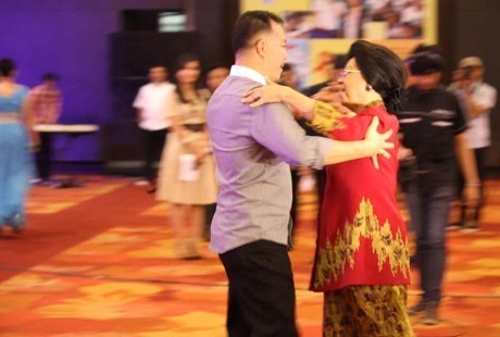Wah! Menteri Kesehatan Lincah Berjoget Poco-poco