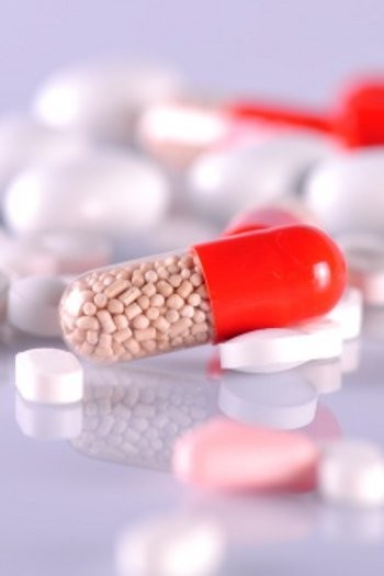 Sedang Minum Obat Dokter? Boleh Tetap Minum Jamu Kok, Asal..