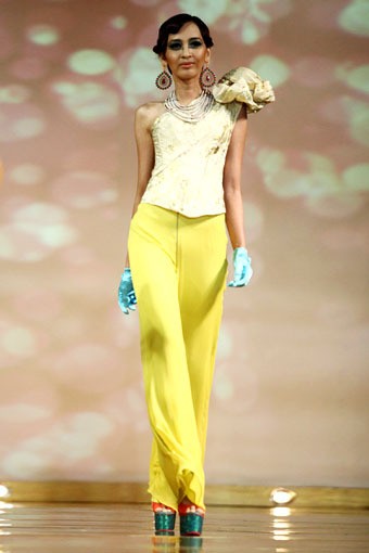 Jakarta, Indonesia - 11 April 2013. Hengki Kawilarang Fabulous Glam. Kemang Fashion Week 2013 at Lippo Mal Kemang. Jakarta. [Foto: Mohammad Abduh/Wolipop]