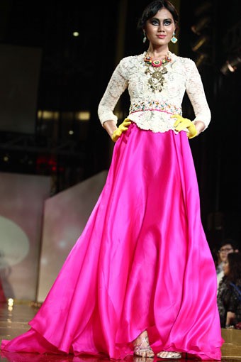 Jakarta, Indonesia - 11 April 2013. Hengki Kawilarang Fabulous Glam. Kemang Fashion Week 2013 at Lippo Mal Kemang. Jakarta. [Foto: Mohammad Abduh/Wolipop]