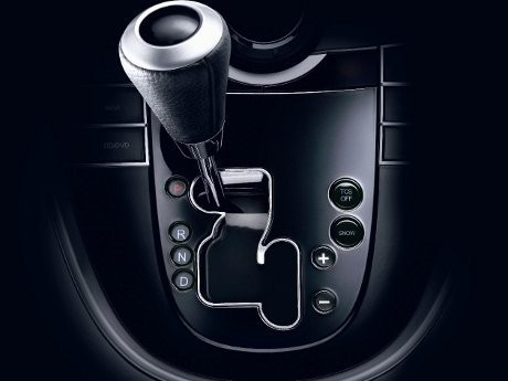 Mau Pakai Mobil Matik atau Manual Itu Sesuai Selera