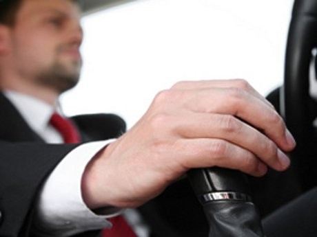 7 Alasan Pria Sejati Pilih Mobil Manual