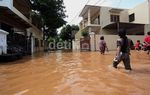 Tanggul Jebol, 4 Perumahan di Jati Asih Banjir