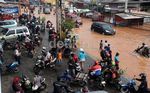 Puluhan Sepeda Motor Terjebak Banjir