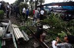 Puluhan Kios di Stasiun Pasar Minggu Diratakan