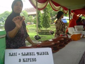 Merasakan Belanja Dengan Uang Majapahit di Trowulan
