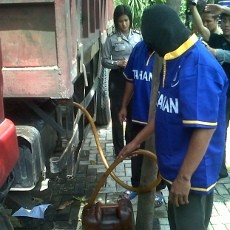 Solar Langka, 2 Orang Ini Malah Jual Solar Subsidi ke Industri