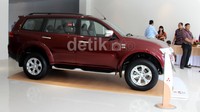 Pada lantai 2 konsumen bisa langsung melihat langsung showroom dengan kendaraan-kendaraan Mitsubishi yang memiliki karakter Tough, Macho, Sporty, dan stylish.