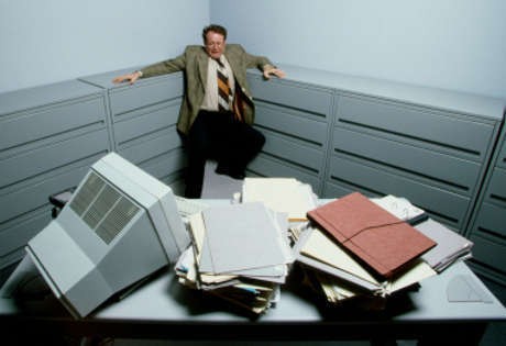 Meja Kerja Berantakan Hati hati Bisa Picu Stres di Kantor