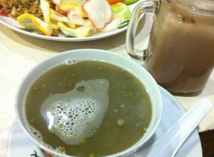 Di Kedai Kopi Papa Ong Ada Teh yang Ditarik-tarik