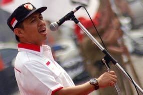 4 Gaya Nyentrik Presiden PKS Anis Matta