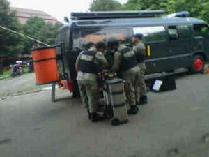 Mahasiswa UI Iseng Berulah April Mop, Gegana Berdatangan