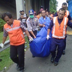 Truk Tabrak Truk Boks di Tol Cirebon, 3 Orang Tewas