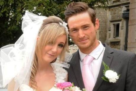 Idap Kanker Parah, Si Cantik Ini Sudah Puas Jadi Pengantin Sehari