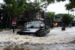 Jalan Raden Saleh Tangerang Tergenang