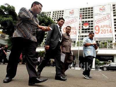 Yusril Pimpin Anggota DPRD Protes KPU