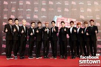 EXO lengkap tampil berdua belas. (SME)