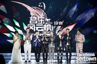 EXO-M meraih penghargaan Most Popular Group di '13th Top Chinese Music Awards'. (SME)