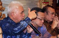 Tampak Hatta bersemangat saat memberi kuliah umum kepada mahasiswa dalam seminar tentang kelas menengah dipercaya mampu memberi kontribursi besar dalam pengembangan ekonomi kreatif dalam kancah perekonomian nasional. (Anjas)
