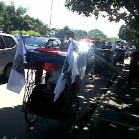 Naiki Becak ke KPU, PKS Bandung Daftarkan 50 Caleg