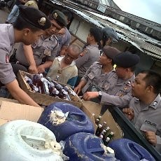 Razia Preman di Terminal Cicaheum, Polisi Sita Ratusan Botol Miras & Tuak