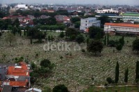 Suasana tempat pemakaman umum Sunan Giri ,Rawamangun, Jakarta Timur, Jumat (19/4) kemarin.