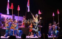Pentas Matra Drama Tadisi 'Wira Baskara Nusantara' itu juga dipadukan dengan beragam tarian daerah dari Sabang sampai Marauke.