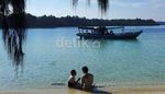 Menikmati Pasir Putih di Pulau Kayu Angin