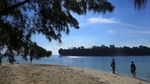 Menikmati Pasir Putih di Pulau Kayu Angin