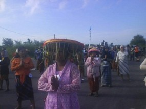 Warga Korban Lumpur Rayakan Hari Kartini Berhias Sayuran