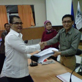 Nyalon Jadi Anggota DPD, Aceng Fikri Bawa 6 Ribu KTP Dukungan