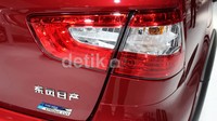     Nissan juga memaparkan kalau tampilan anyar yang mengusung konsep V-SHARP ini sedikit lebih besar dari pendahulunya dengan wheelbase 2.600 cm.