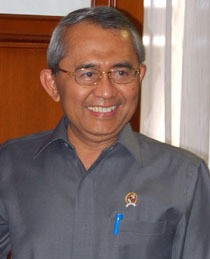 Djoko Kirmanto Pejabat Negara Pertama yang Pakai Mobil Esemka Lulus Uji Emisi