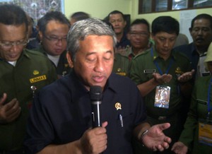 Tinjau Persiapan UN, M Nuh Datangi SMP 30