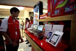 Pojok Windows 8 di Grapari Telkomsel