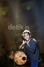 Senyuman Ariel NOAH di Atas Panggung