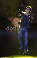 Senyuman Ariel NOAH di Atas Panggung