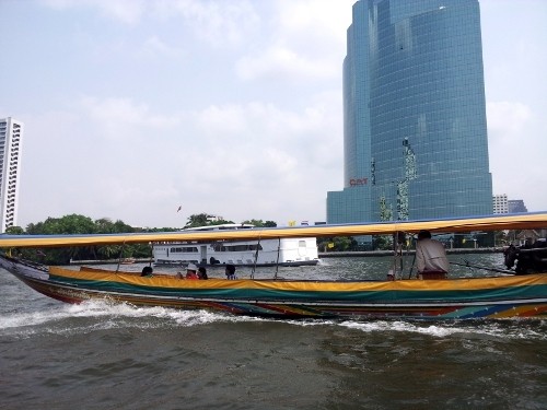Seperti Naik Kora-kora di Sungai Chao Praya