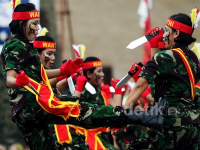 Prajurit Wanita TNI-Polri Peringati Hari Kartini