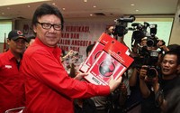 Sekjen PDIP Tjahjo Kumolo mendaftarkan bakal caleg PDIP. Ketua Umum PDIP Megawati tidak terlihat.