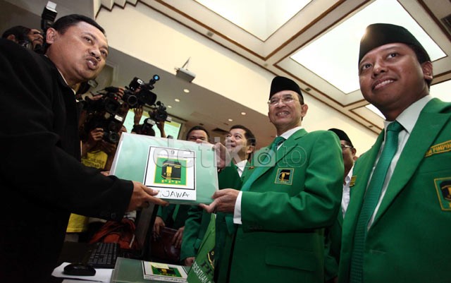 Serahkan Daftar Bakal Caleg, SDA Cuti