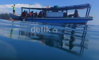 Selain snorkeling, pengunjung juga bisa mengunjungi pulau-pulau lain di sekitaran pulau harapan.