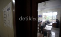 Para siswa tersebut mengikuti Ujian Nasional selama 4 hari ke depan dengan 4 mata pelajaran yang diujikan.