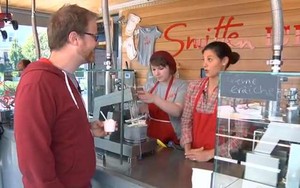 Produk Es Krim di Toko Ini Dibekukan dengan Nitrogen Cair