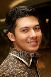 Irwansyah tampil dengan rambut klimisnya. Gus Mun/detikHOT.