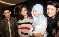 Tak sendiri, Irwansyah juga hadir bersama Renata Kusmanto, Zaskia dan Shireen Sungkar. Gus Mun/detikHOT.